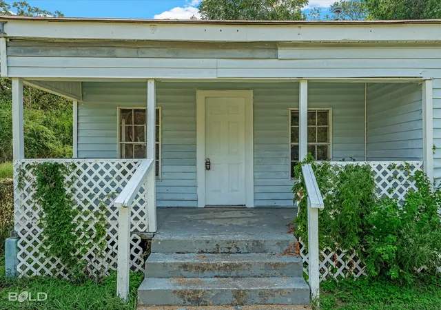 Photo 3 of Single family home for sale at 7041 Penny St, Shreveport, LA 71108 | MLS# 21385598 | Listing updated on 2026-09-14
