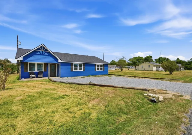 Photo 3 of Single family home for sale at 61 Lee Blvd, Pottsboro, TX 75076 | MLS# 21384062 | Listing updated on 2026-10-04