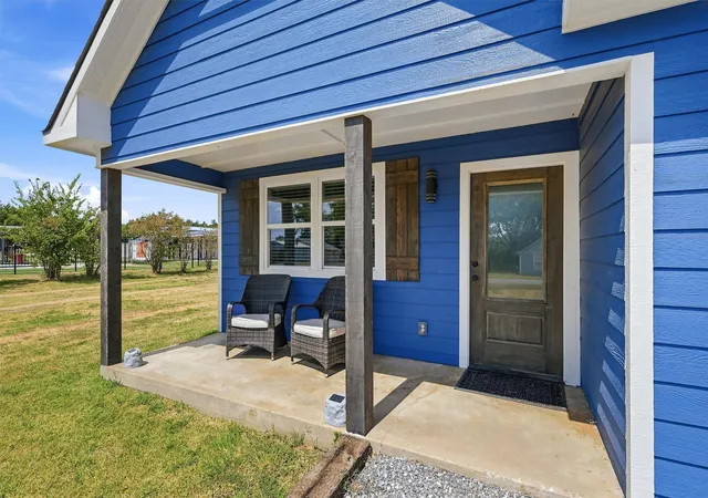 Photo 3 of Single family home for sale at 61 Lee Blvd, Pottsboro, TX 75076 | MLS# 21384062 | Listing updated on 2026-10-04