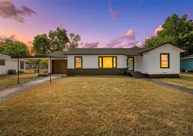 Photo 1 of Single family home for sale at 1336 Sunset St, Waco, TX 76710 | MLS# 21385495 | Listing updated on 2026-09-29