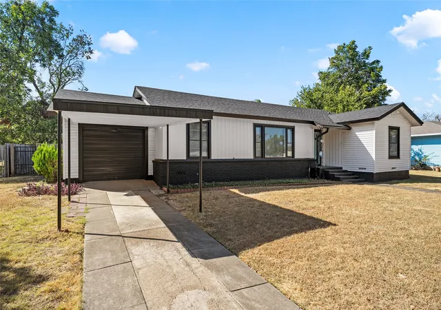 Photo 3 of Single family home for sale at 1336 Sunset St, Waco, TX 76710 | MLS# 21385495 | Listing updated on 2026-09-29