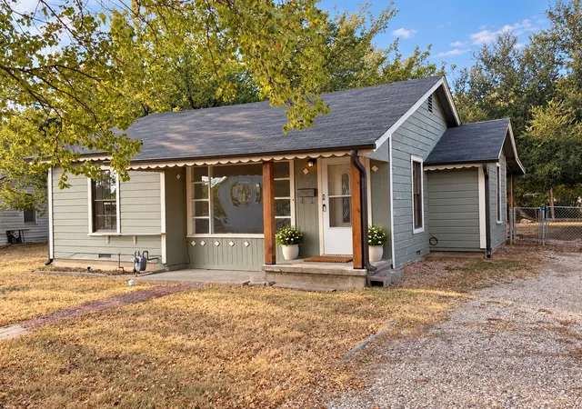 Photo 1 of Single family home for sale at 1321 Dartmouth St, Waco, TX 76711 | MLS# 21385415 | Listing updated on 2026-09-16