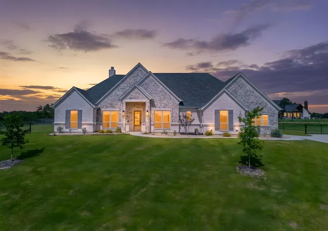 Photo 2 of Single family home for sale at 1038 Deer Is Ct, Azle, TX 76020 | MLS# 21384608 | Listing updated on 2026-09-19