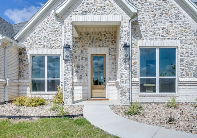 Photo 3 of Single family home for sale at 1038 Deer Is Ct, Azle, TX 76020 | MLS# 21384608 | Listing updated on 2026-09-19