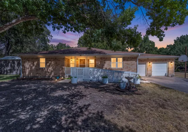 Photo 1 of Single family home for sale at 896 Randy Dr, Woodway, TX 76712 | MLS# 21379791 | Listing updated on 2026-09-14