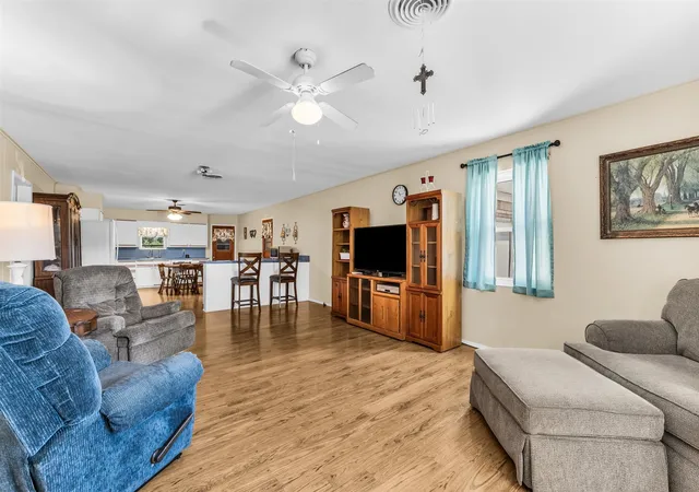 Photo 3 of Single family home for sale at 896 Randy Dr, Woodway, TX 76712 | MLS# 21379791 | Listing updated on 2026-09-14