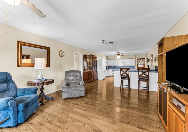 Photo 4 of Single family home for sale at 896 Randy Dr, Woodway, TX 76712 | MLS# 21379791 | Listing updated on 2026-09-14