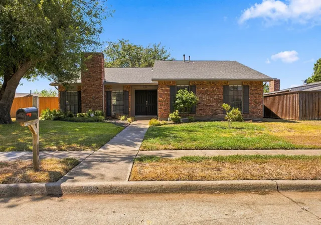 Photo 1 of Single family home for sale at 932 Grand Teton Dr, Plano, TX 75023 | MLS# 21383729 | Listing updated on 2026-09-30