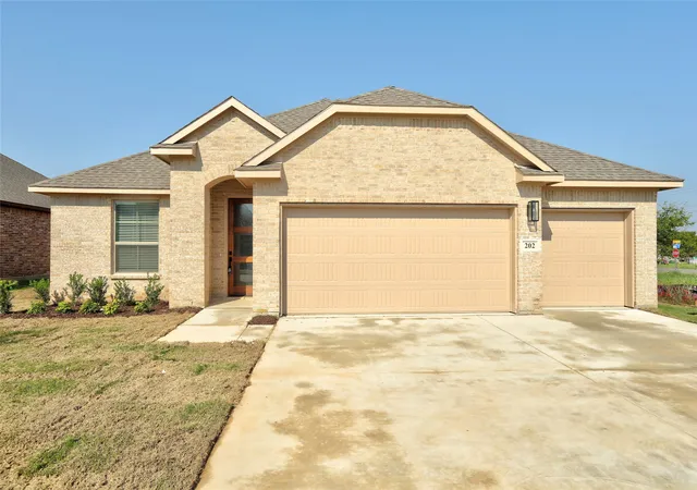 Photo 2 of Single family home for sale at 202 Pennington Rd, Nevada, TX 75173 | MLS# 21385648 | Listing updated on 2026-09-16
