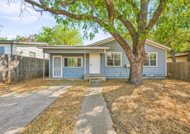 Photo 1 of Single family home for sale at 1397 N Estes St, Stephenville, TX 76401 | MLS# 21378560 | Listing updated on 2026-09-14