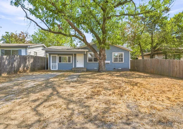 Photo 2 of Single family home for sale at 1397 N Estes St, Stephenville, TX 76401 | MLS# 21378560 | Listing updated on 2026-09-14