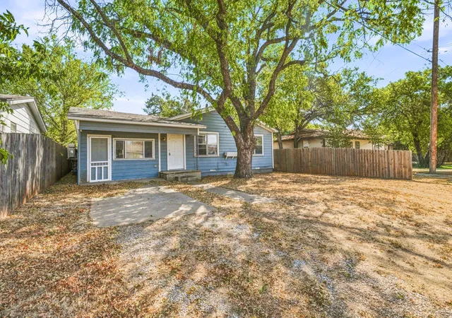 Photo 3 of Single family home for sale at 1397 N Estes St, Stephenville, TX 76401 | MLS# 21378560 | Listing updated on 2026-09-14