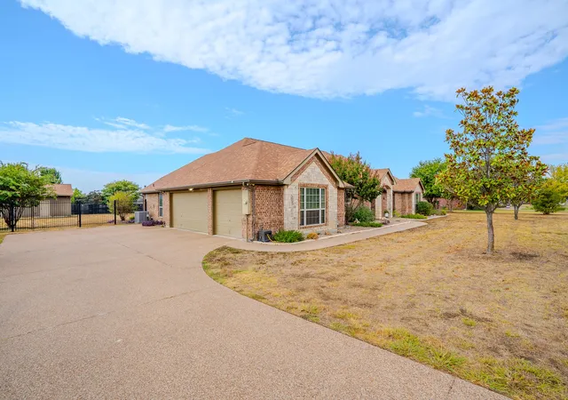 Photo 3 of Single family home for sale at 1236 Woodbridge Ct, Willow Park, TX 76087 | MLS# 21382252 | Listing updated on 2026-10-02