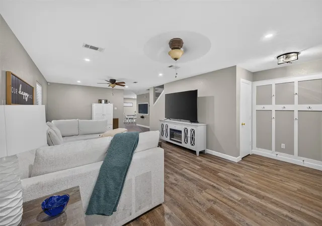 Photo 3 of Single family home for sale at 5316 Bedfordshire Dr, Fort Worth, TX 76135 | MLS# 21385532 | Listing updated on 2026-09-14