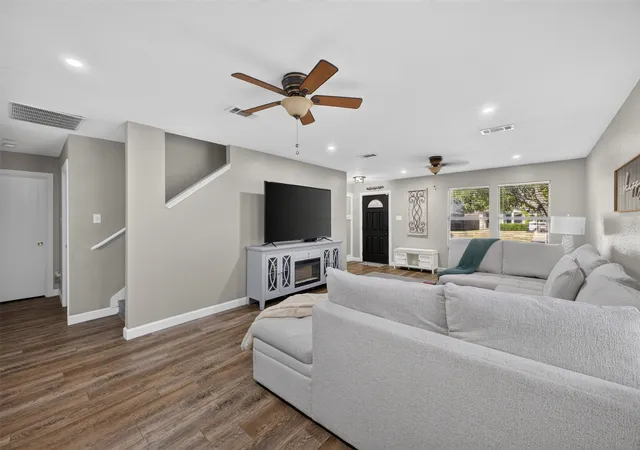Photo 4 of Single family home for sale at 5316 Bedfordshire Dr, Fort Worth, TX 76135 | MLS# 21385532 | Listing updated on 2026-09-14