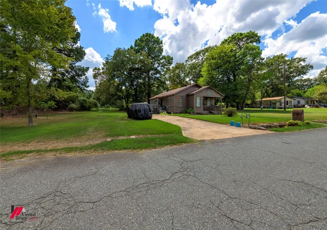 Photo 3 of Single family home for sale at 5825 Grantham St, Shreveport, LA 71129 | MLS# 21383013 | Listing updated on 2026-09-14