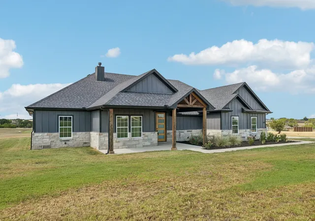 Photo 2 of Single family home for sale at 6605 Buffalo Ridge Cir, Godley, TX 76044 | MLS# 21384759 | Listing updated on 2026-09-14