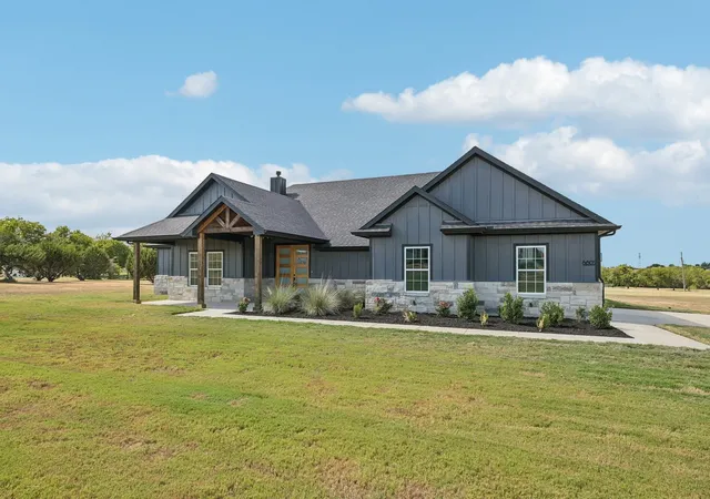 Photo 3 of Single family home for sale at 6605 Buffalo Ridge Cir, Godley, TX 76044 | MLS# 21384759 | Listing updated on 2026-09-14