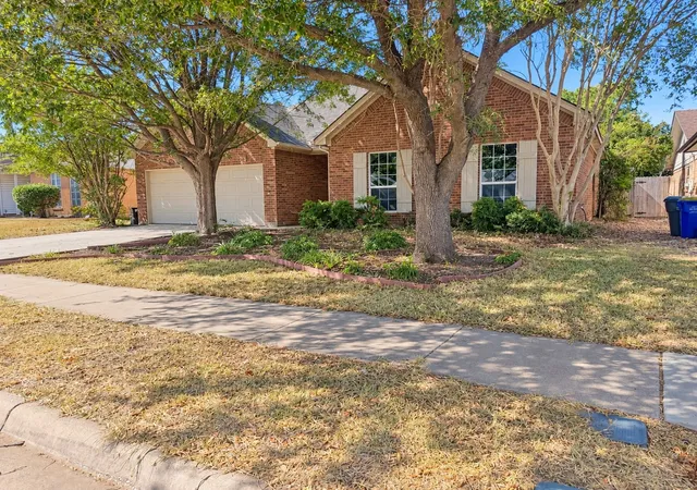 Photo 2 of Single family home for sale at 6549 Blue Grass Dr, Watauga, TX 76148 | MLS# 21381112 | Listing updated on 2026-09-14