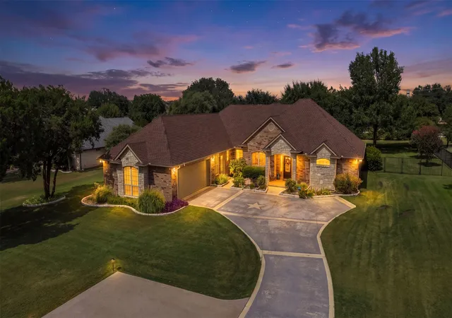 Photo 1 of Sale Pending at 2116 Wood Duck Ln, Granbury, TX 76049 | MLS# 21385238 | Listing updated on 2026-09-18