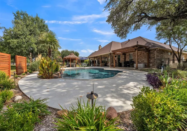 Photo 3 of Sale Pending at 2116 Wood Duck Ln, Granbury, TX 76049 | MLS# 21385238 | Listing updated on 2026-09-18