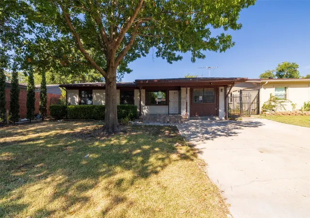 Photo 2 of Single family home for sale at 3264 Hillglenn Rd, Dallas, TX 75228 | MLS# 21384519 | Listing updated on 2026-09-14
