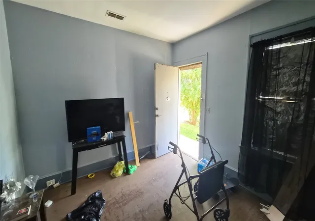Photo 3 of Single family home for sale at 2812 Milton St, Shreveport, LA 71109 | MLS# 21370917 | Listing updated on 2026-09-14