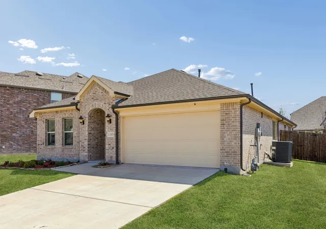Photo 3 of Single family home for sale at 1105 Mapleton Dr, Anna, TX 75409 | MLS# 21385777 | Listing updated on 2026-09-14