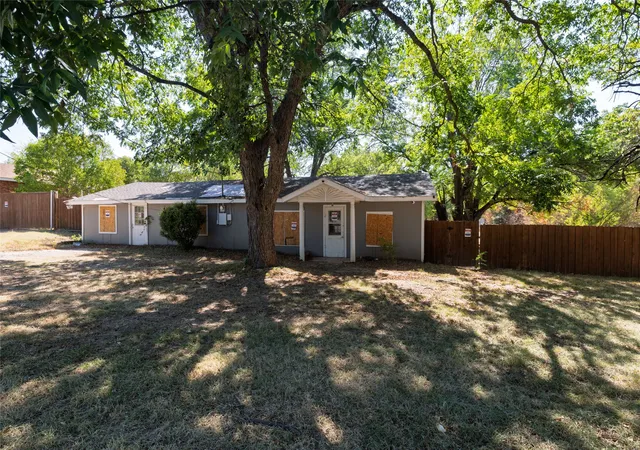 Single family home for sale at 2232 S Belt Line Rd, Dallas, TX 75253 | MLS# 21384267