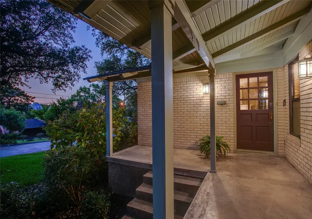 Photo 3 of Single family home for sale at 920 Bison Trl, Dallas, TX 75208 | MLS# 21384984 | Listing updated on 2026-10-01
