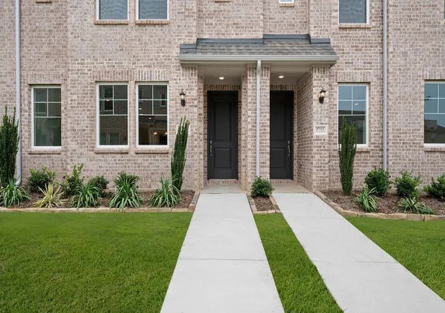 Photo 2 of Townhouse for sale at 5725 Lakeview Dr, Fort Worth, TX 76148 | MLS# 21385815 | Listing updated on 2026-09-29