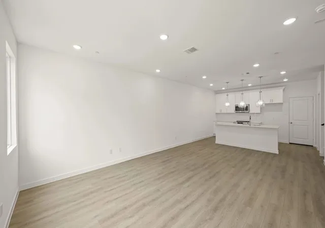 Photo 4 of Townhouse for sale at 5725 Lakeview Dr, Fort Worth, TX 76148 | MLS# 21385815 | Listing updated on 2026-09-29