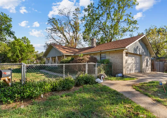 Photo 2 of Single family home for sale at 400 S 8th Avenue, Teague, TX 75860 | MLS# 21383166 | Listing updated on 2026-09-14