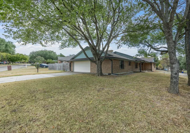 Photo 2 of Single family home for sale at 75 Delmore Dr, Hillsboro, TX 76645 | MLS# 21378588 | Listing updated on 2026-09-14