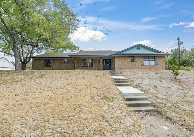 Photo 3 of Single family home for sale at 75 Delmore Dr, Hillsboro, TX 76645 | MLS# 21378588 | Listing updated on 2026-09-14