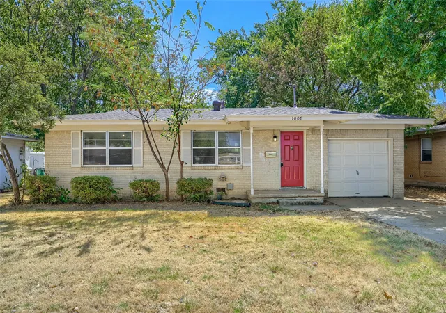 Photo 2 of Single family home for sale at 1007 Westway St, Denton, TX 76201 | MLS# 21384386 | Listing updated on 2026-09-14