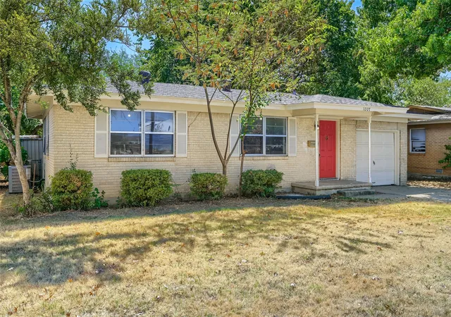 Photo 3 of Single family home for sale at 1007 Westway St, Denton, TX 76201 | MLS# 21384386 | Listing updated on 2026-09-14