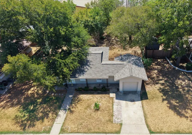 Photo 1 of Sale Pending at 424 E Ellen Ave, Hurst, TX 76053 | MLS# 21380543 | Listing updated on 2026-09-22