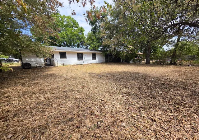 Photo 1 of Single family home for sale at 4424 Littlejohn Ave, Fort Worth, TX 76105 | MLS# 21385099 | Listing updated on 2026-09-25