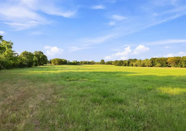 Photo 2 of House for sale at 3303 & 3407 Gage Rd, Sherman, TX 75092 | MLS# 21364227 | Listing updated on 2026-09-14