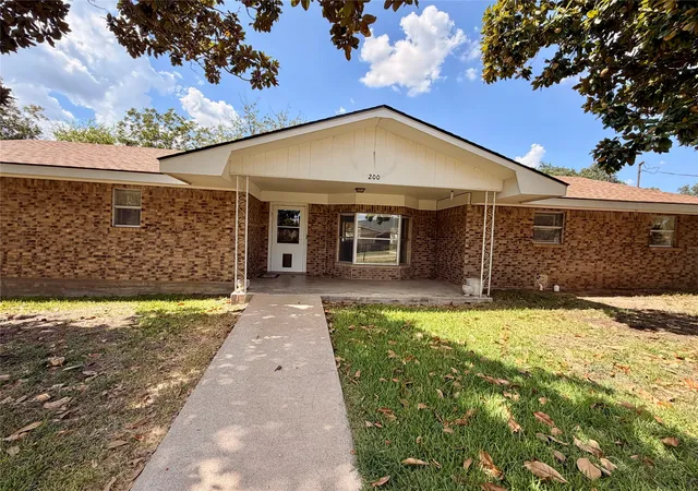 Single family home for sale at 200 S Speed St, Gustine, TX 76455 | MLS# 21380099