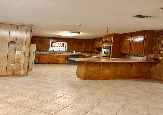 Photo 3 of Single family home for sale at 200 S Speed St, Gustine, TX 76455 | MLS# 21380099 | Listing updated on 2026-09-14