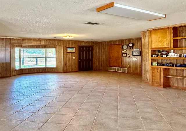 Photo 4 of Single family home for sale at 200 S Speed St, Gustine, TX 76455 | MLS# 21380099 | Listing updated on 2026-09-14