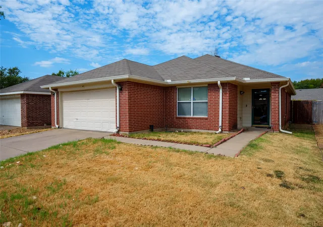 Photo 1 of Single family home for sale at 2748 Maegen Cir, Fort Worth, TX 76112 | MLS# 21385563 | Listing updated on 2026-09-14