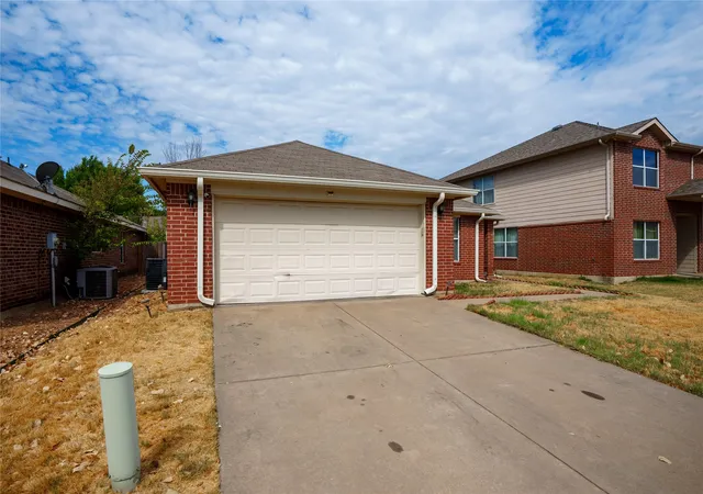 Photo 3 of Single family home for sale at 2748 Maegen Cir, Fort Worth, TX 76112 | MLS# 21385563 | Listing updated on 2026-09-14