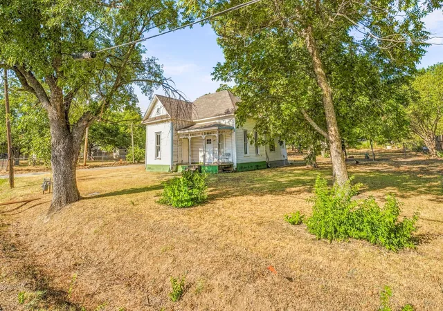 Land for sale at 208 S Harrison St, Pilot Point, TX 76258 | MLS# 21382845