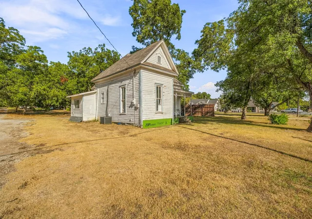 Photo 1 of House for sale at 208 S Harrison St, Pilot Point, TX 76258 | MLS# 21382845 | Listing updated on 2026-09-14