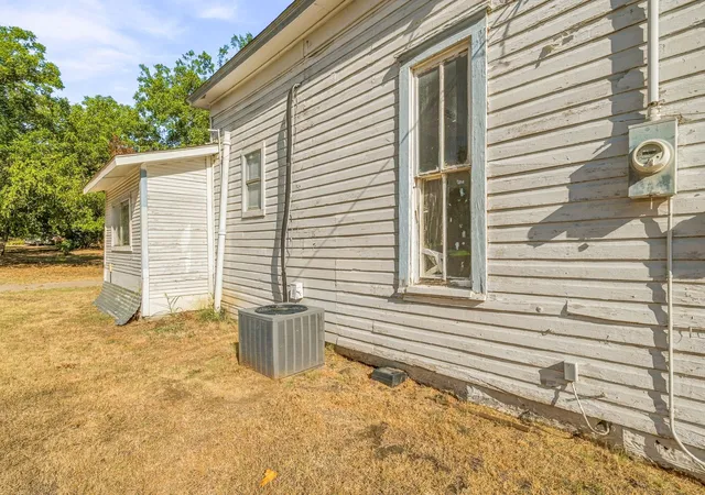 Photo 3 of House for sale at 208 S Harrison St, Pilot Point, TX 76258 | MLS# 21382845 | Listing updated on 2026-09-14