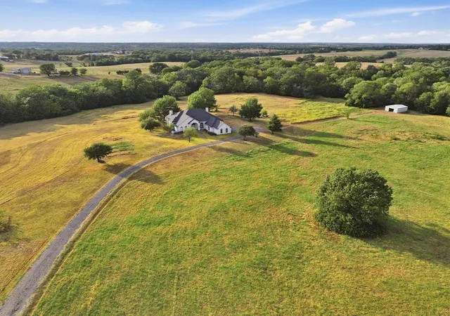 Single family home for sale at 205 Whitworth Rd, Whitewright, TX 75491 | MLS# 21385781