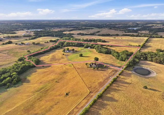 Photo 2 of Single family home for sale at 205 Whitworth Rd, Whitewright, TX 75491 | MLS# 21385781 | Listing updated on 2026-09-14